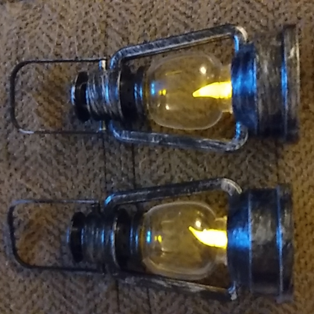 Twinkling mini lanterns